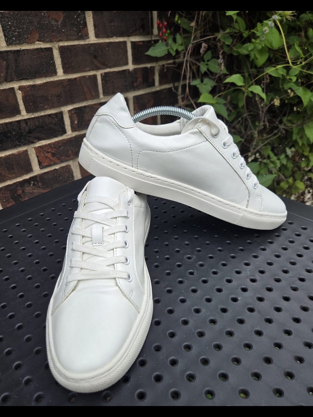 Banana Republic White Vegan Leather Low-Top Court Sneakers Men's 9